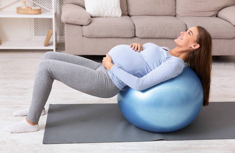pelota de yoga para inducir el parto